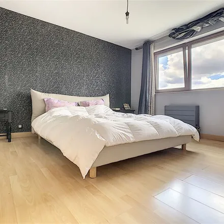Rent this 3 bed apartment on Rue Vandercoilden - Vandercoildenstraat 20B in 7712 Mouscron, Belgium