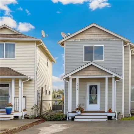 Buy this 3 bed townhouse on 1810 North 30th Street in Mount Vernon, WA 98273