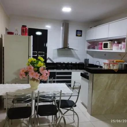 Buy this 3 bed apartment on Avenida B in Jardim das Américas 2 Etapa, Anápolis - GO