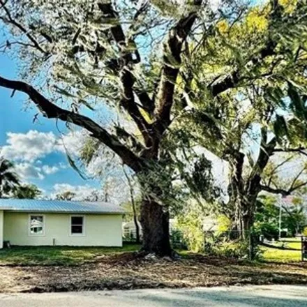 Buy this 5 bed house on 5139 Minor Avenue in Bowling Green, Hardee County