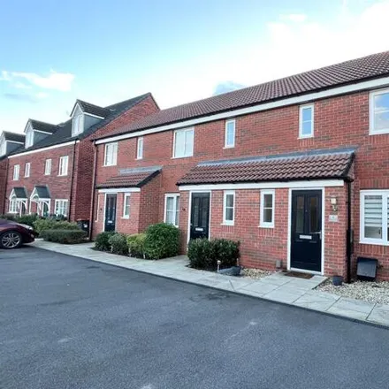 Buy this 3 bed townhouse on Mosquito Grove in Hucknall, NG15 6WS