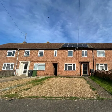 Rent this 3 bed townhouse on Bluebell Avenue in Peterborough, PE1 3XG