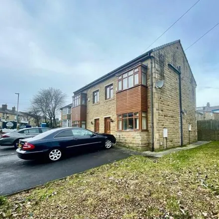 Buy this 4 bed duplex on Wasp Nest Road in Huddersfield, HD1 6HA