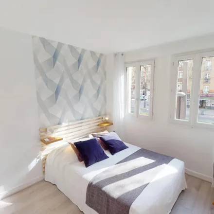 Rent this 3 bed room on 88 Boulevard Jourdan in 75014 Paris, France