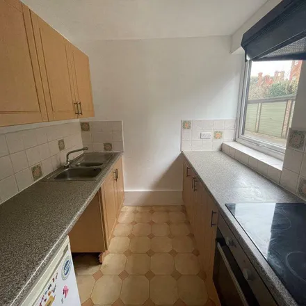 Image 1 - Stoneygate Avenue, Leicester, LE2 3HE, United Kingdom - Apartment for rent