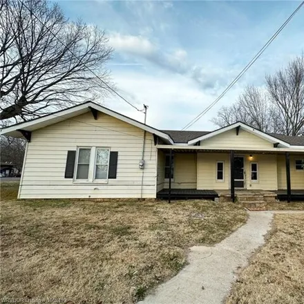 Image 2 - 16 East 5th Street, Booneville, AR 72927, USA - House for sale