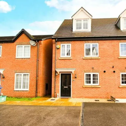 Buy this 3 bed duplex on Insall Way in Auckley, DN9 3QH