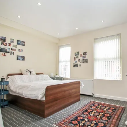 Rent this 6 bed house on Back Hessle Mount in Leeds, LS6 1ER
