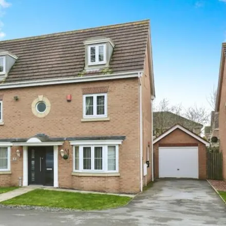 Buy this 5 bed house on Lindrick Drive in Morton, DN21 1FY