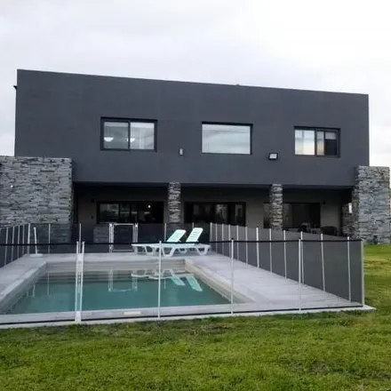 Buy this 6 bed house on ex-Ruta Provincial 52 in Partido de Ezeiza, Tristán Suárez