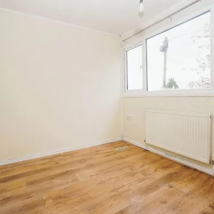 Image 7 - Whinacre Walk, Sheffield, S8 8EP, United Kingdom - Townhouse for rent