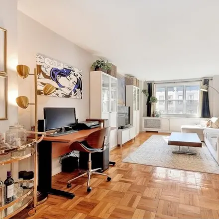 Buy this studio townhouse on 415 East 85th Street in New York, NY 10028