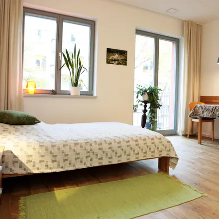 Rent this studio apartment on Bandelstraße 27 in 10559 Berlin, Germany