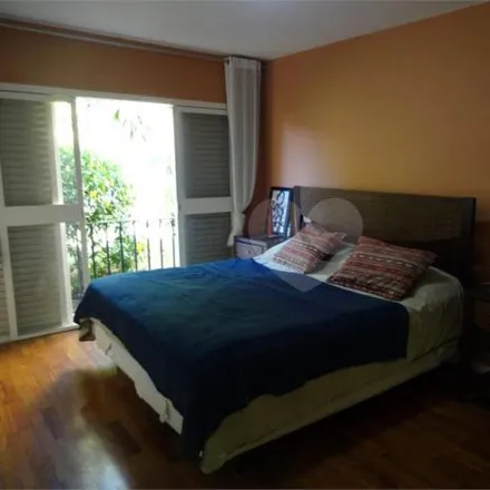 Buy this 5 bed house on Rua Emílio Zapile in Socorro, Mogi das Cruzes - SP