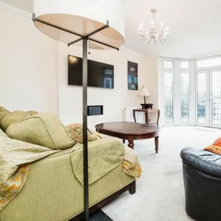 Image 2 - Parkland Avenue, London, RM1 4EL, United Kingdom - House for sale