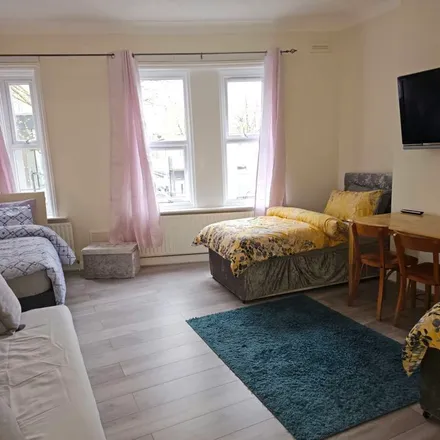 Rent this 1 bed apartment on 722 High Road Leyton in London, E10 6RY