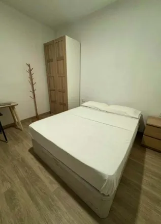 Rent this 1 bed room on Carrer de Floridablanca in 31, 08015 Barcelona