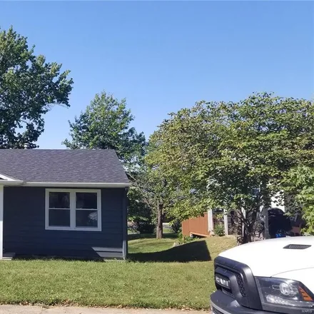 Buy this 4 bed house on 291 Kuhne Boulevard in Troy, MO 63379