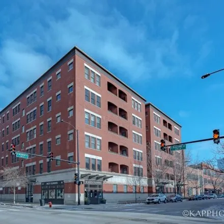Rent this 3 bed condo on 1148 West Monroe Street in Chicago, IL 60607