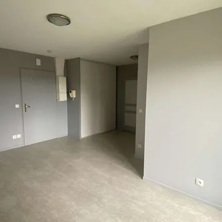 Image 3 - Rue Charles Corbeau, 27000 Évreux, France - Apartment for rent
