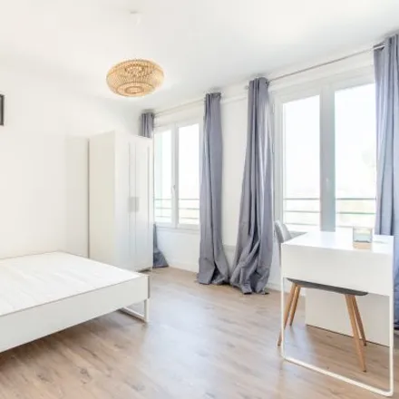 Rent this 4 bed room on 39 Rue Cavaignac in 13003 Marseille, France