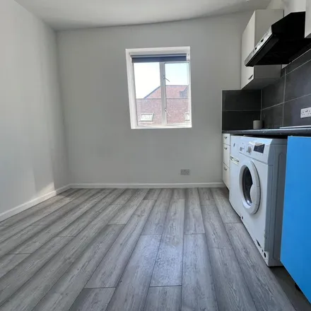 Rent this studio apartment on 53 Hemstal Road in London, NW6 2AB