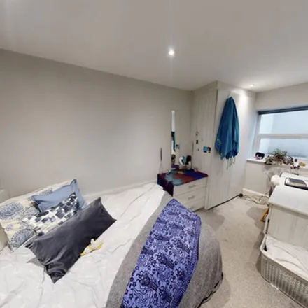 Rent this 2 bed apartment on Neville Street in Leeds, LS1 4DW