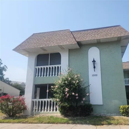 Rent this 2 bed condo on 924 Oak Circle in Tarpon Springs, FL 34689