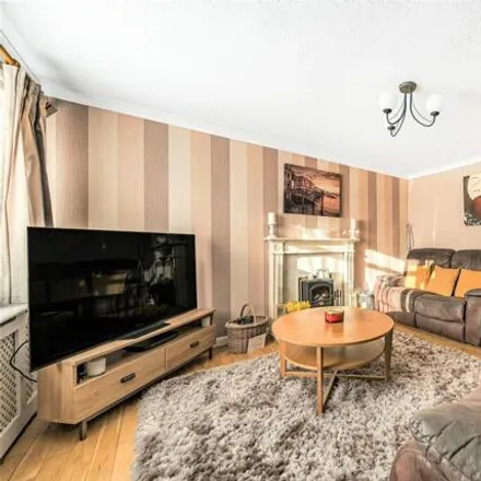 Buy this 3 bed duplex on Bedlow Way in London, CR0 4QT