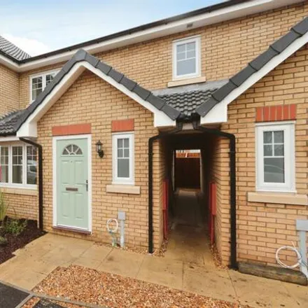 Buy this 2 bed townhouse on unnamed road in Thorpe Hesley, S61 2FH