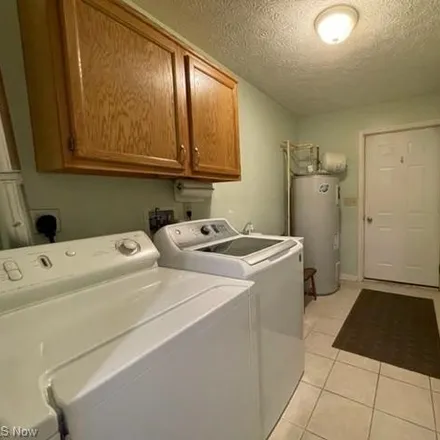 Image 5 - 160 Falls River Drive, Munroe Falls, Summit County, OH 44262, USA - Townhouse for sale