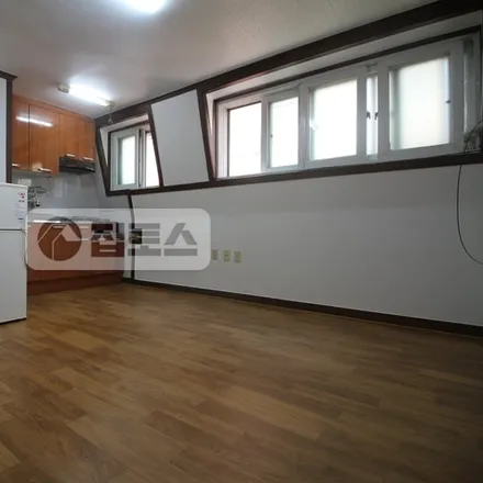 Rent this studio apartment on 서울특별시 강남구 논현동 100-35