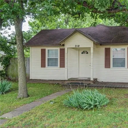 Buy this 3 bed house on 700 East Acres Street in Norman, OK 73071