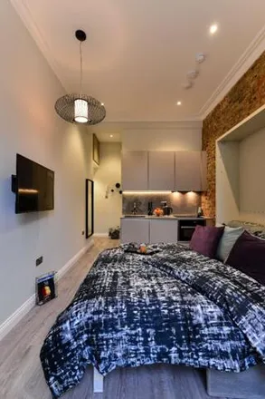 Image 5 - 44 Notting Hill Gate, London, W11 3HX, United Kingdom - Apartment for rent