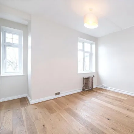 Image 5 - Gilling Court, Belsize Grove, London, NW3 4XD, United Kingdom - Apartment for rent