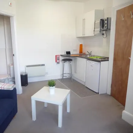 Image 3 - Somerset Road, Huddersfield, HD5 9AT, United Kingdom - Apartment for rent
