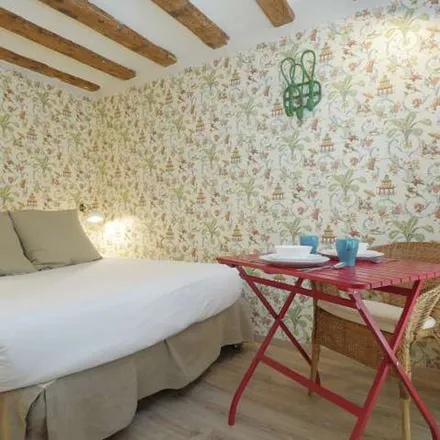 Rent this 1 bed apartment on MediaMarkt in Carrer de Fontanella, 6-8