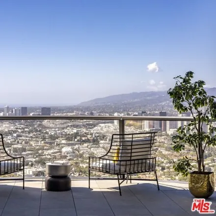 Image 4 - 211 North Elm Drive, Beverly Hills, CA 90211, USA - Condo for sale