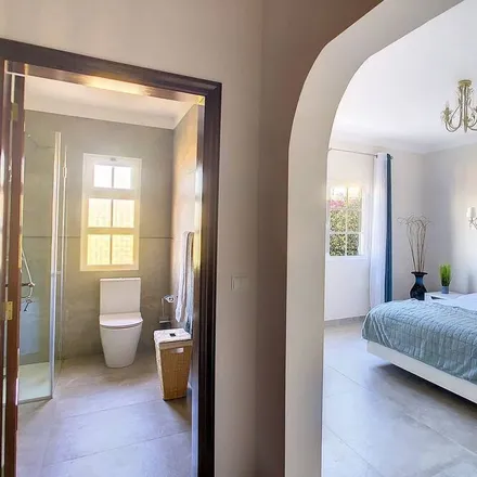 Rent this 4 bed house on Estrada Estreito da Calheta in 9370-261 Calheta, Madeira