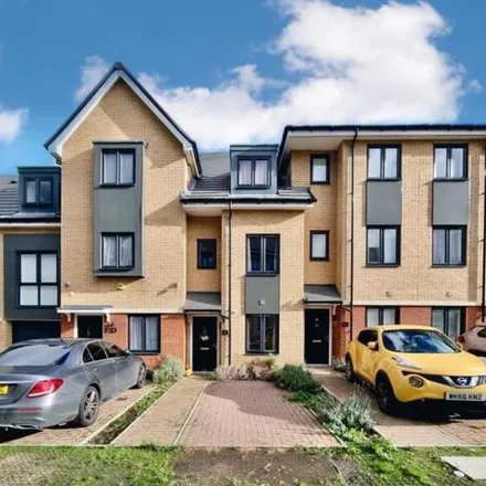 Buy this 3 bed townhouse on Fairlawn Cresent in Worcester Park Estate, DA9 9YG