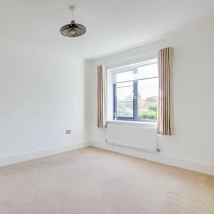 Image 5 - Wharncliffe Road, Highcliffe-on-Sea, BH23 5DE, United Kingdom - Apartment for sale