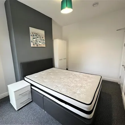 Rent this 1 bed room on 16 De La Pole Avenue in Hull, HU3 6QT
