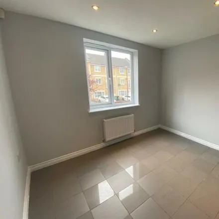 Image 2 - Annie Smith Way, Huddersfield, HD2 2GD, United Kingdom - Townhouse for rent