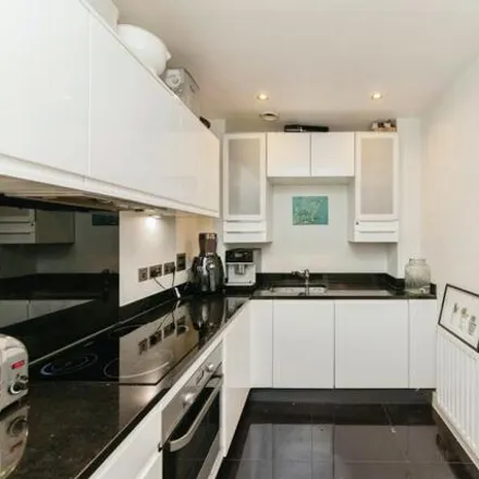 Image 5 - Chronicle Avenue, London, NW9 4BB, United Kingdom - Apartment for sale