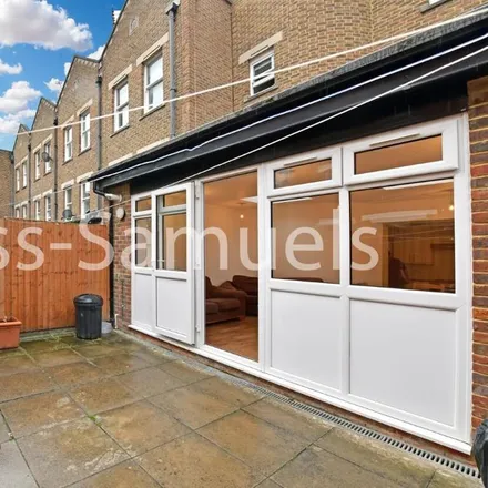 Image 7 - 42 Ferry Street, London, E14 3DT, United Kingdom - Townhouse for rent