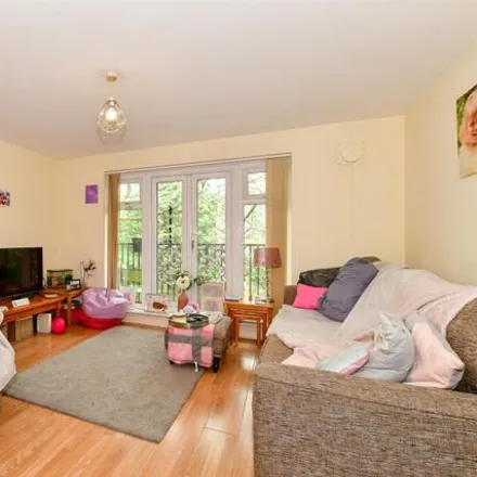 Image 3 - Woodfield Road, Three Bridges, RH10 8AH, United Kingdom - Apartment for sale