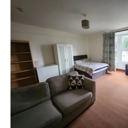 Rent this 6 bed room on 8a Wembdon Road in Bridgwater, TA6 7DN