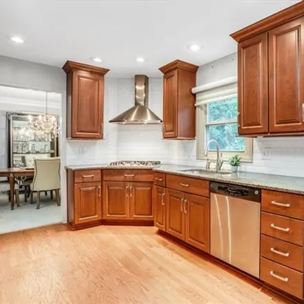 Image 3 - 21634 East Valley Woods Drive, Beverly Hills, MI 48025, USA - House for sale