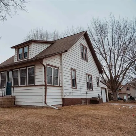 Buy this 3 bed house on 720 West Wescott Avenue in Shawano, WI 54166