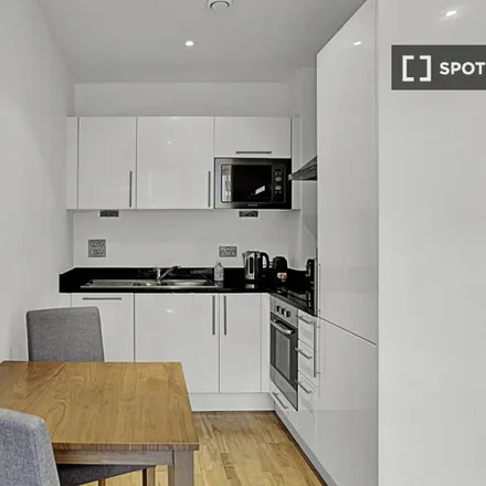 Image 6 - Gilbertson House, Mellish Street, Millwall, London, E14 8PL, United Kingdom - Apartment for rent